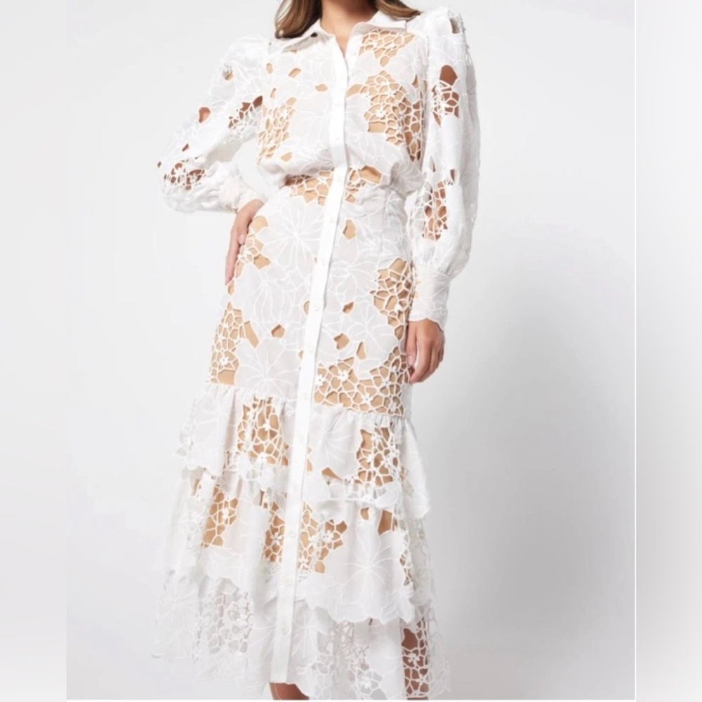 Elliatt | Kew Lace Embroidered Midi Dress